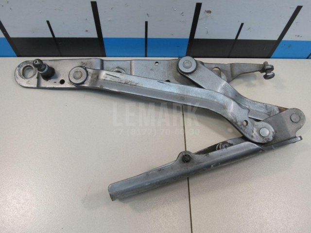 Петля крышки багажника