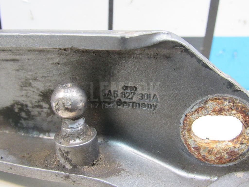 Петля крышки багажника