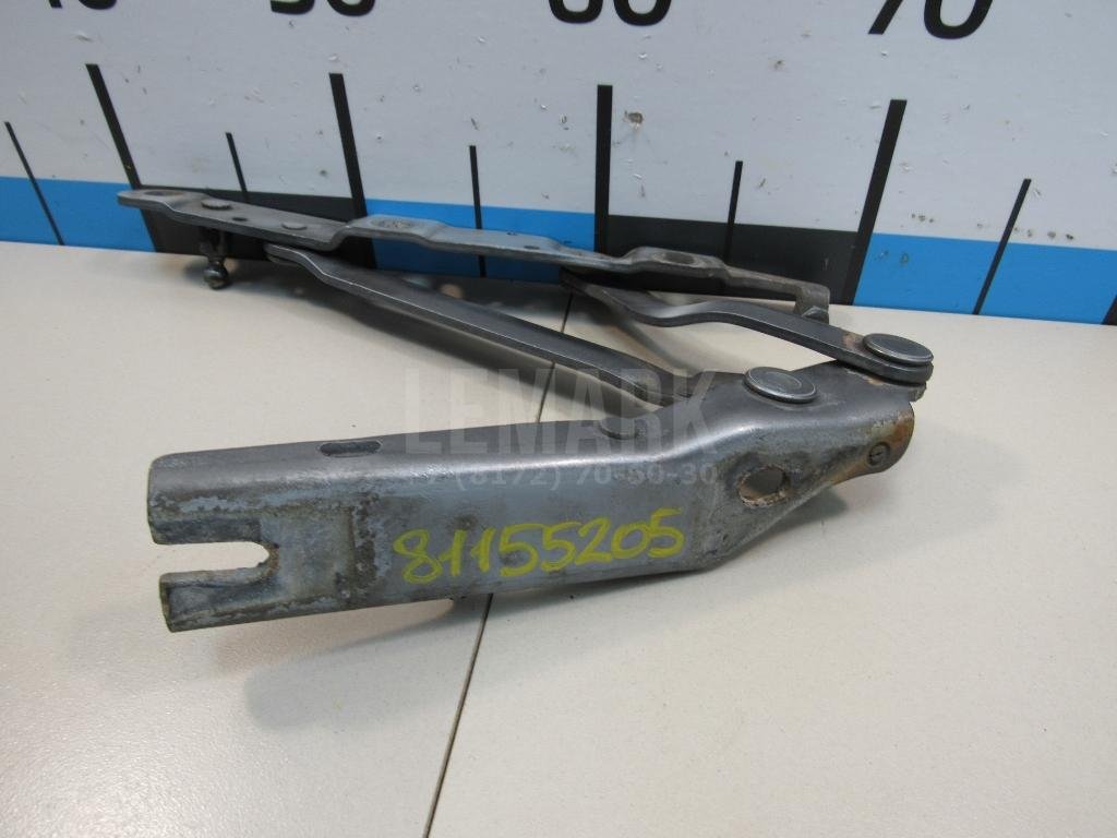 Петля крышки багажника