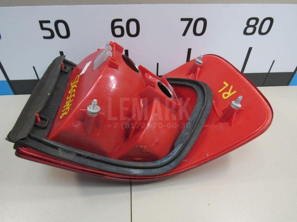 Фонарь задний наружный левый