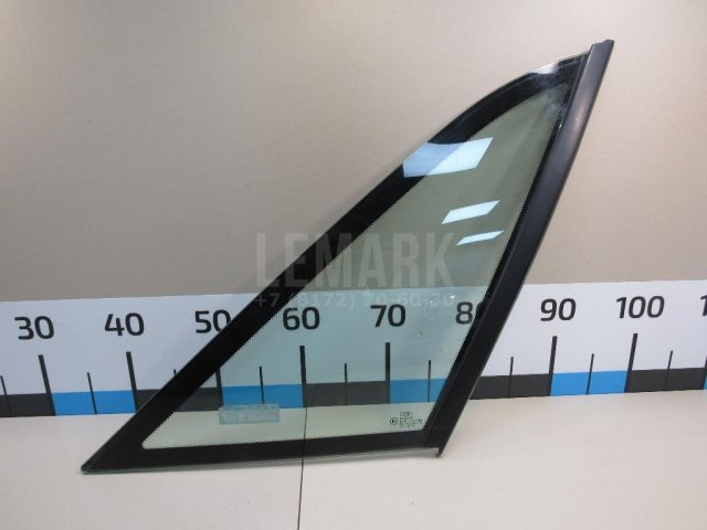 Стекло двери задней правой (форточка)