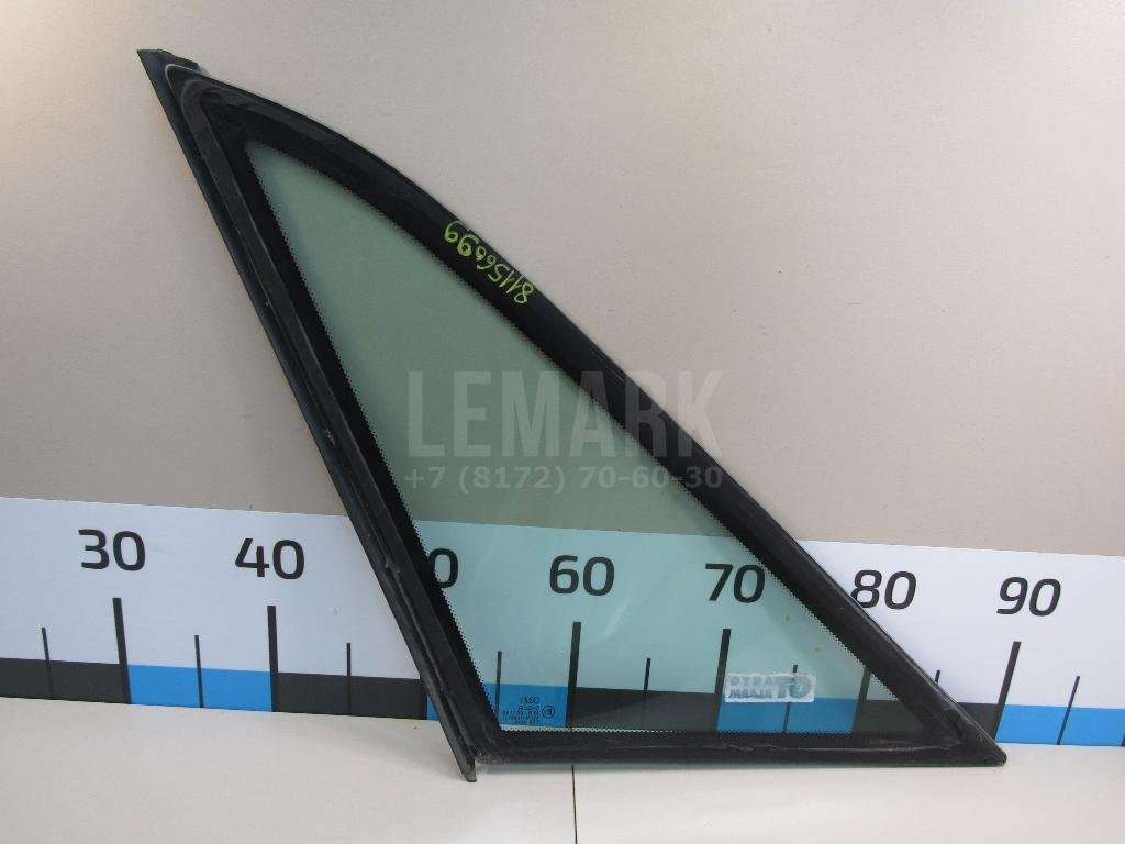 Стекло двери задней правой (форточка)