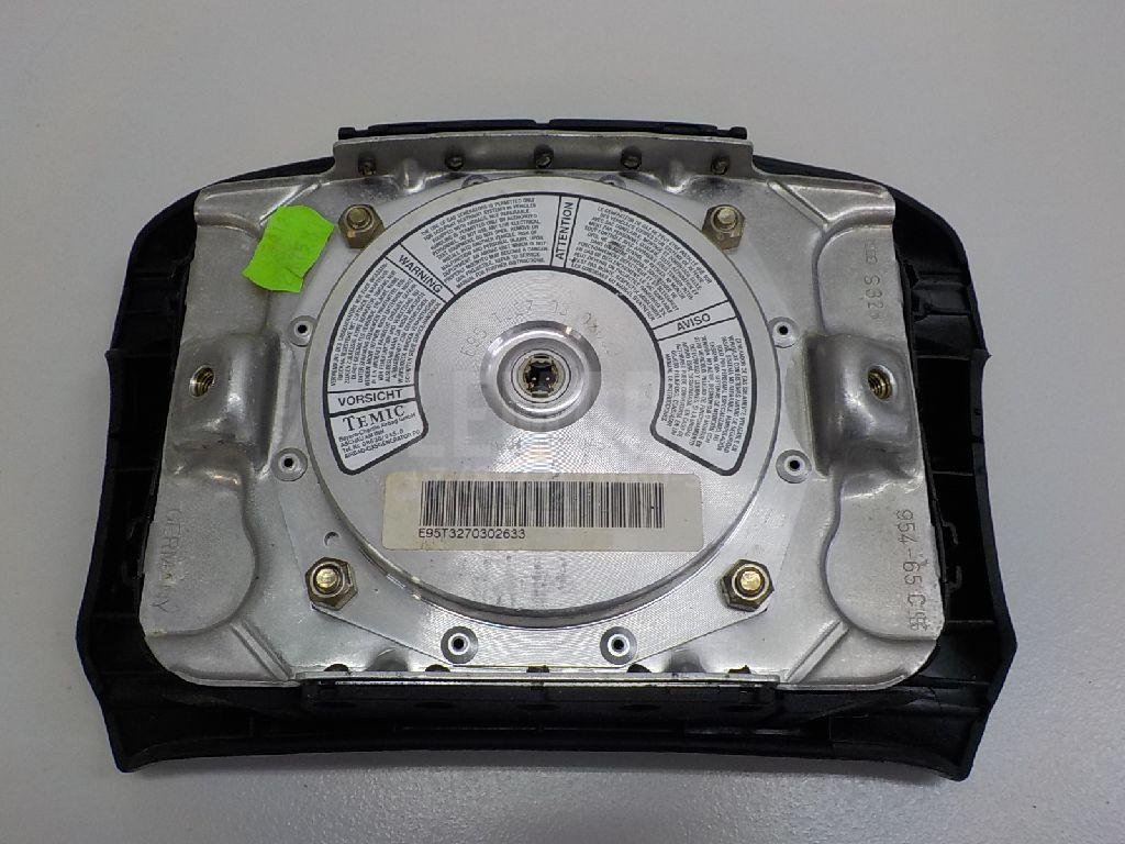 Подушка безопасности в рулевое колесо