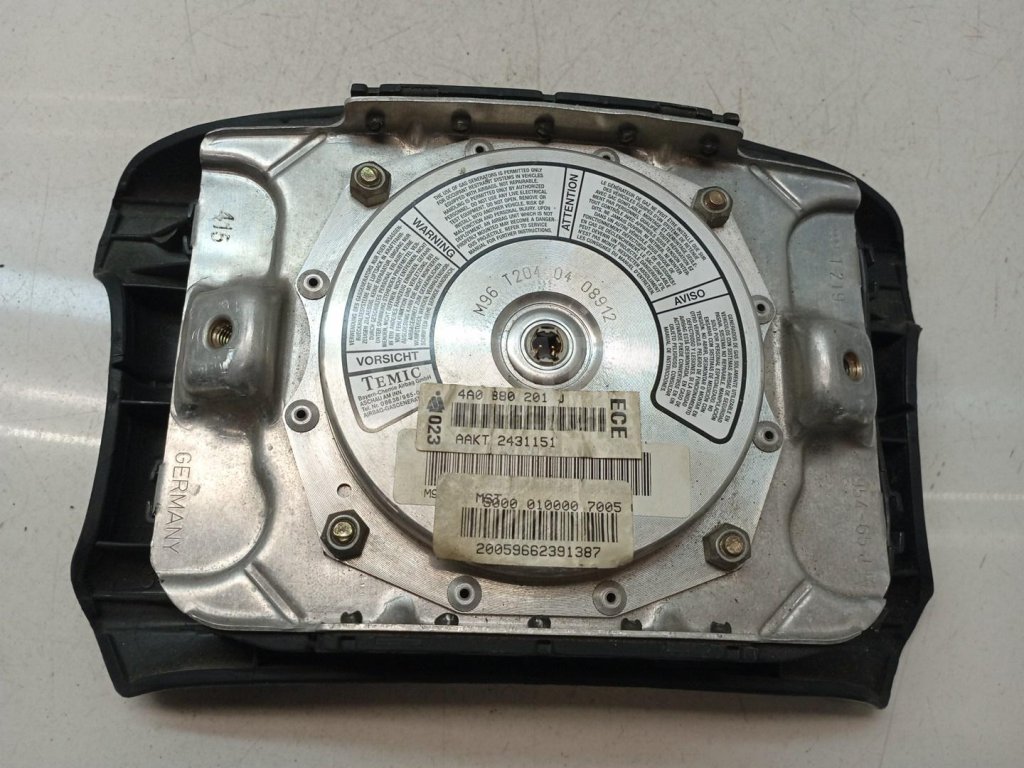 Подушка безопасности в рулевое колесо