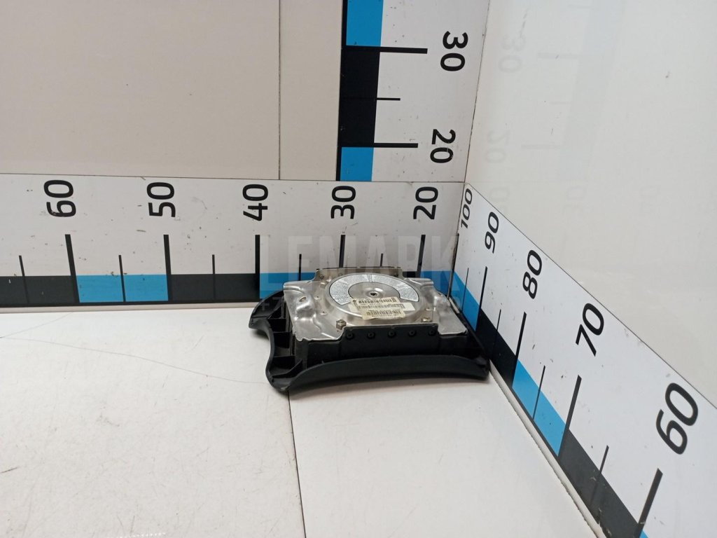 Подушка безопасности в рулевое колесо