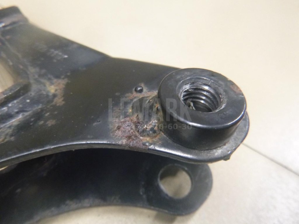 Кронштейн двигателя левый