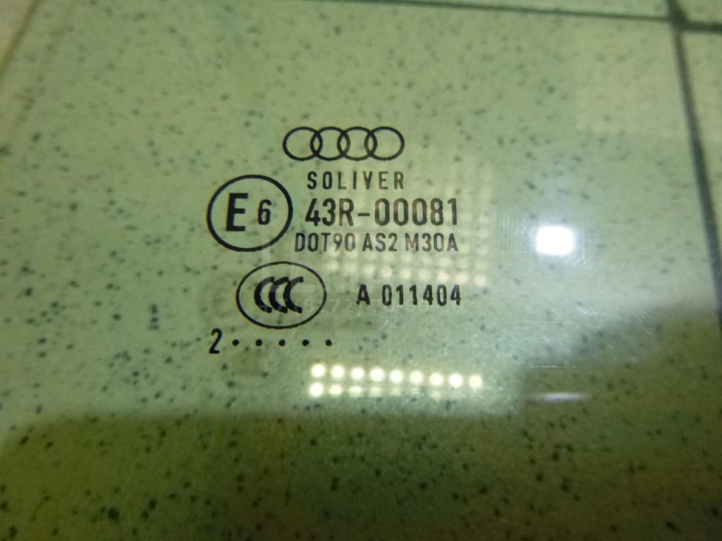 Стекло двери задней левой