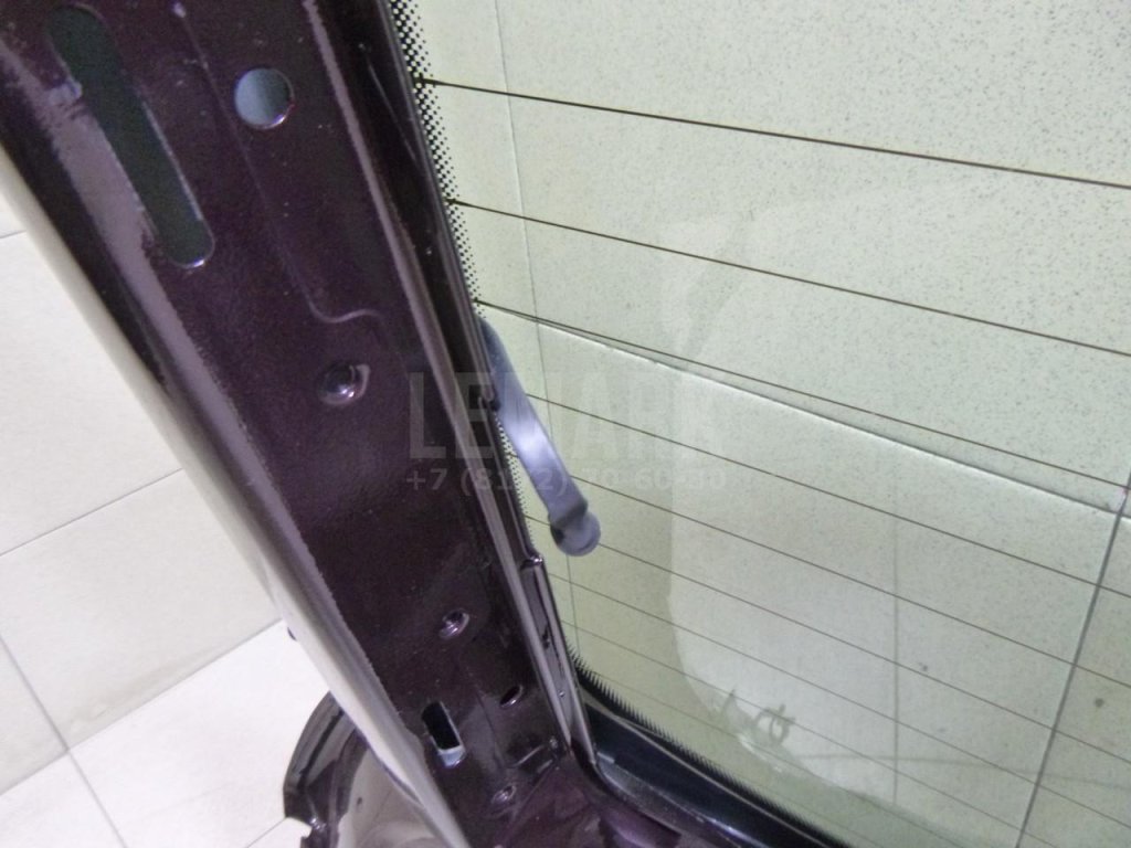 Дверь багажника со стеклом