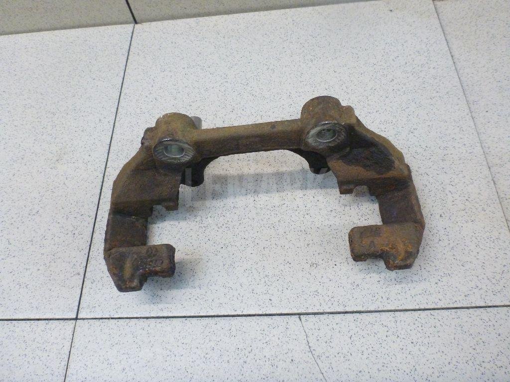 Скоба суппорта переднего