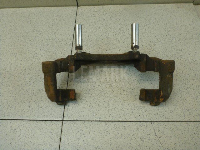 Скоба суппорта переднего