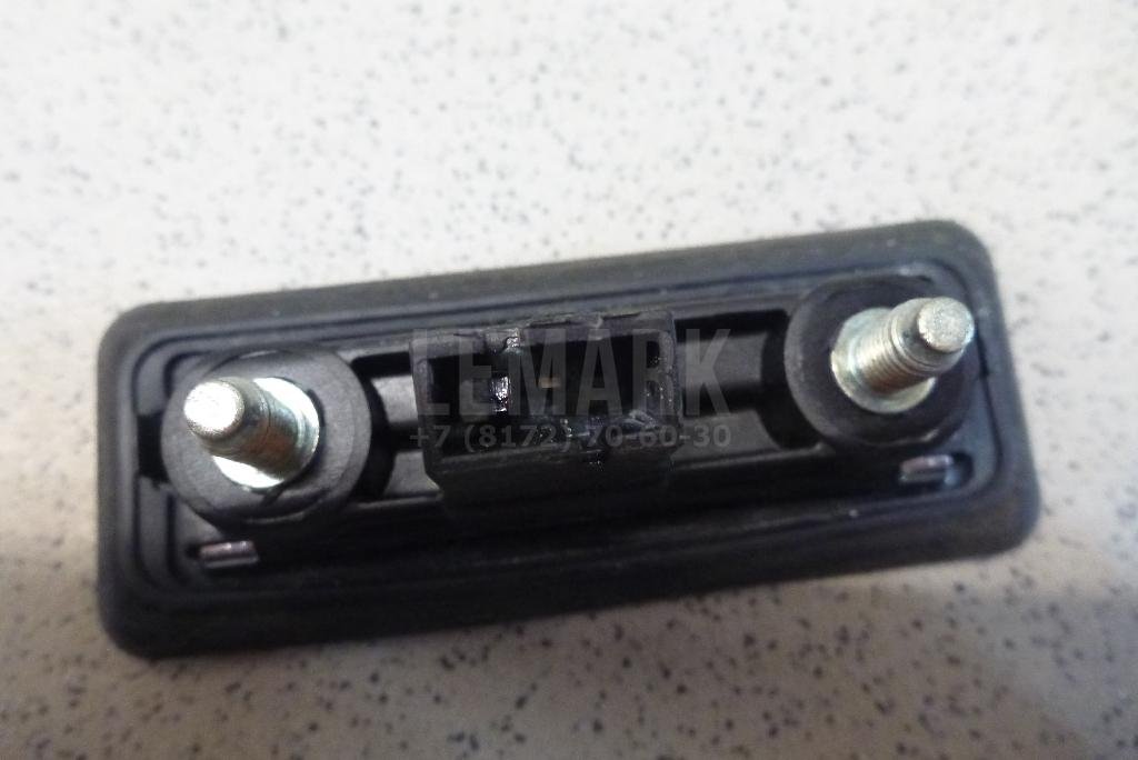 Кнопка открывания багажника