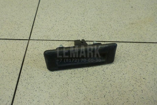 Кнопка открывания багажника