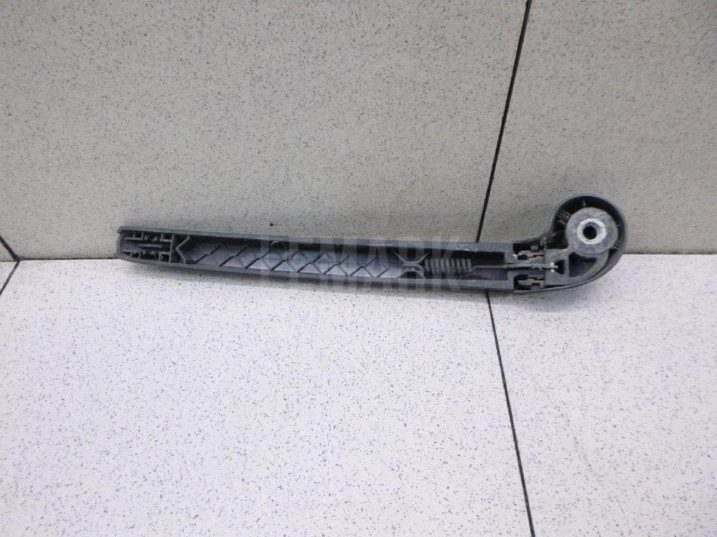 Поводок стеклоочистителя заднего