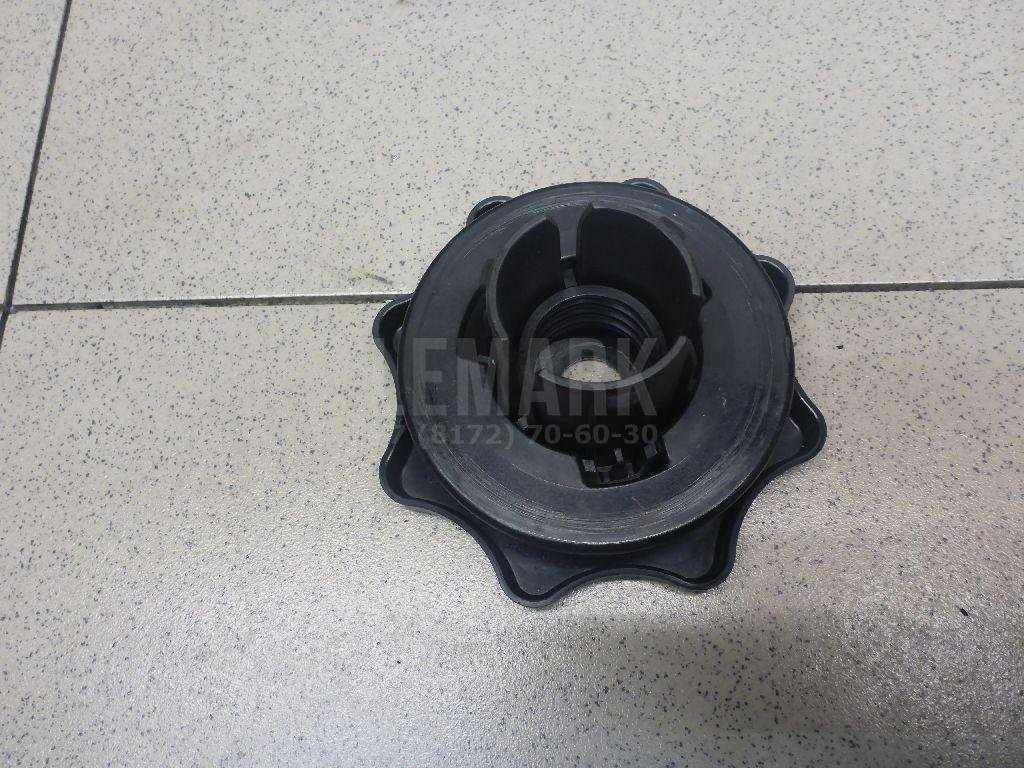 Болт крепления запасного колеса