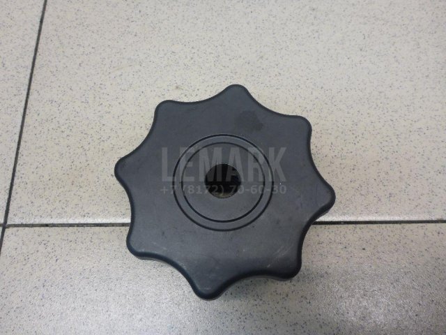 Болт крепления запасного колеса