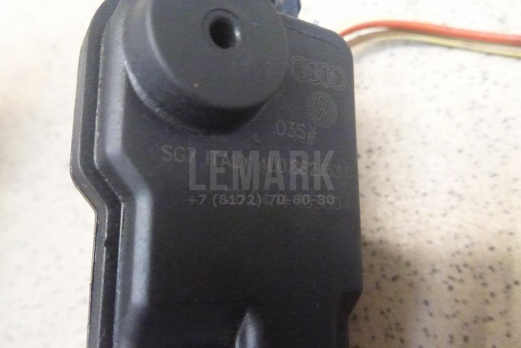 Активатор замка крышки бензобака