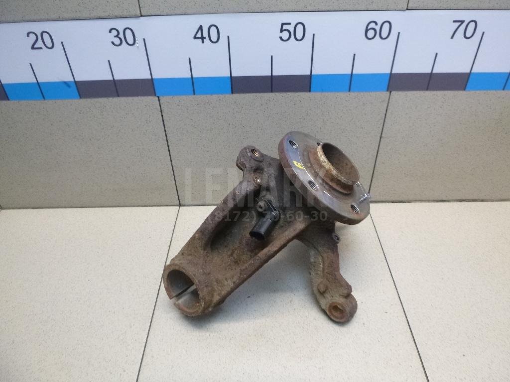 Кулак поворотный передний правый