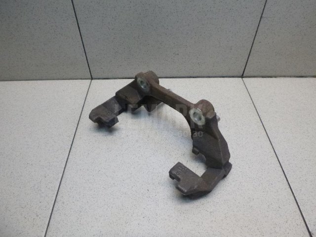 Скоба суппорта переднего