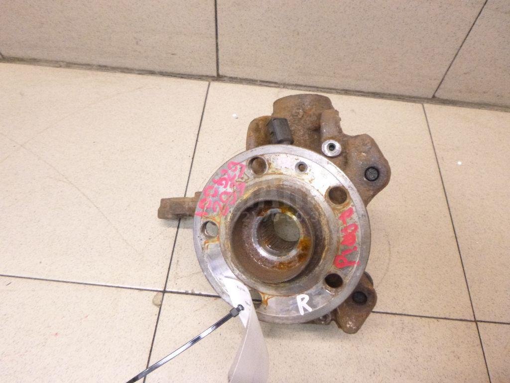 Кулак поворотный передний правый