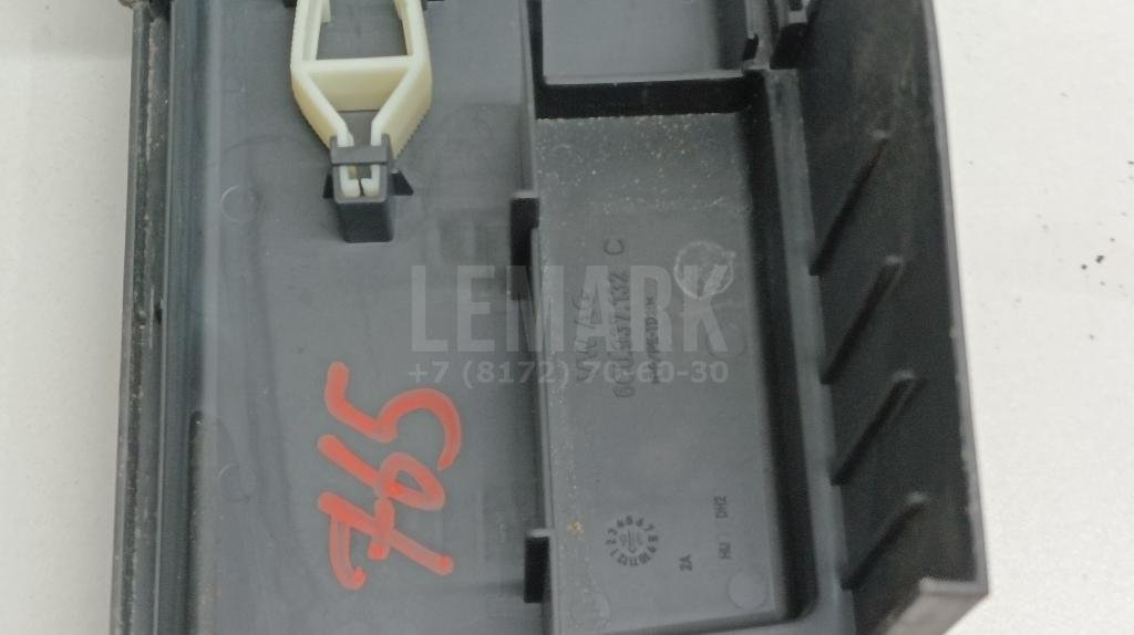 Крышка блока предохранителей