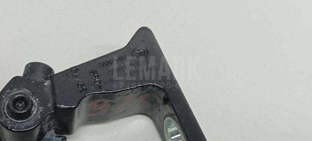 Петля двери