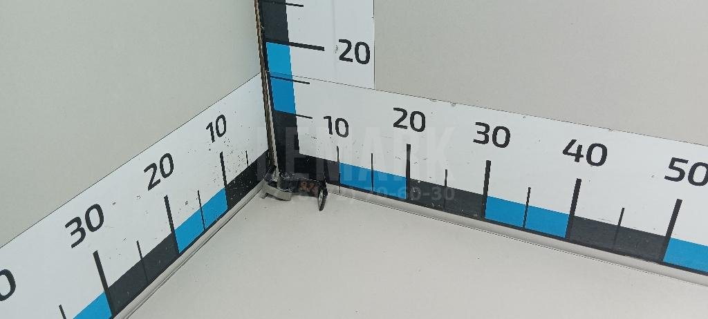 Петля двери