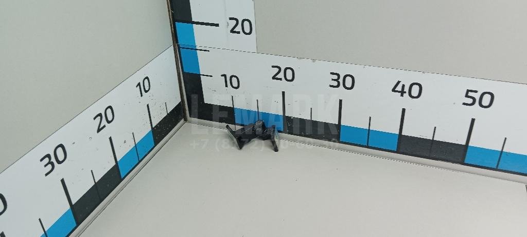 Петля двери