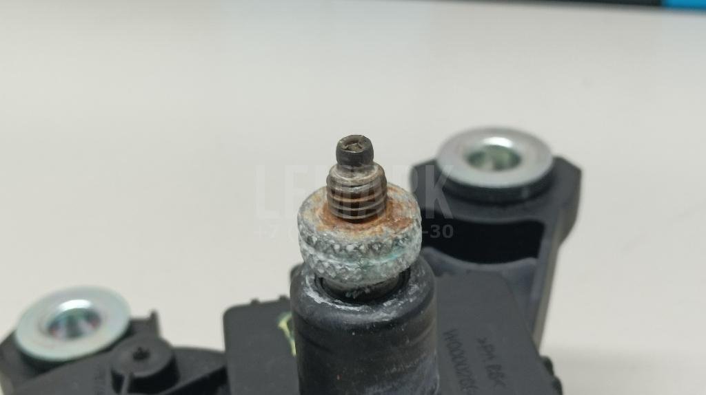 Моторчик стеклоочистителя задний