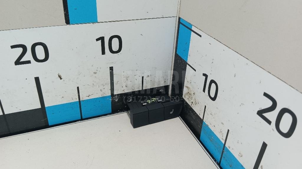 Кнопка обогрева сидений