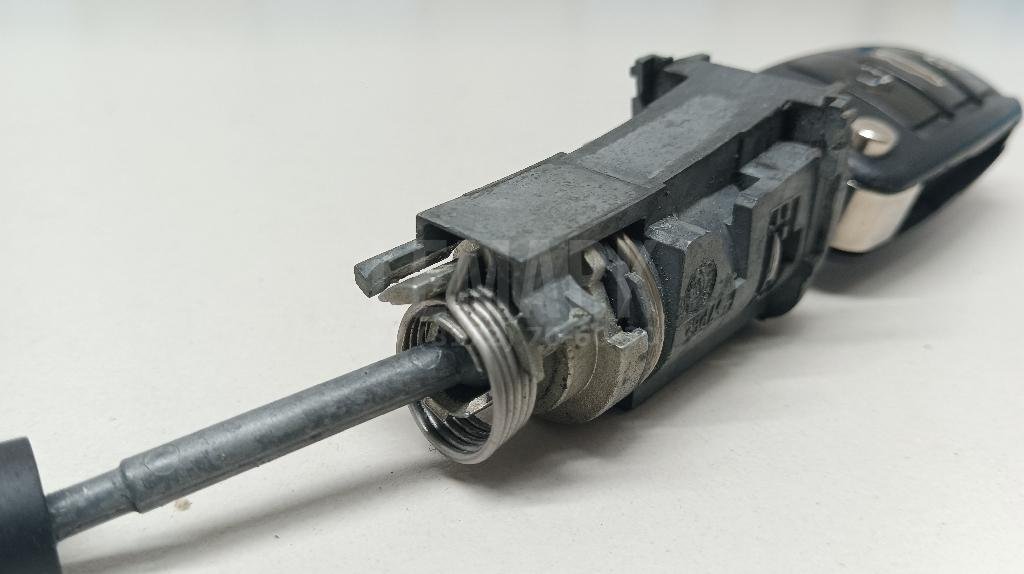 Вставка замка двери лев.