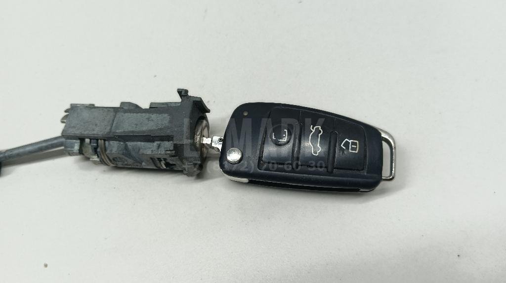 Вставка замка двери лев.