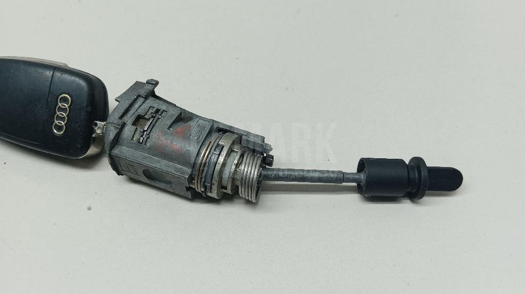 Вставка замка двери лев.