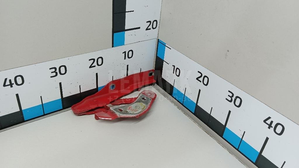 Петля капота левая