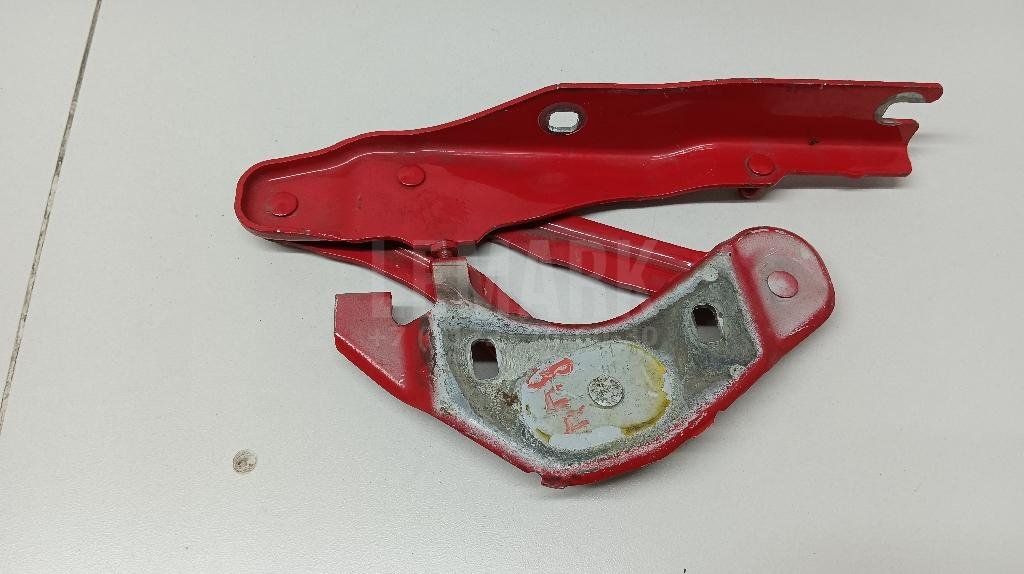 Петля капота левая