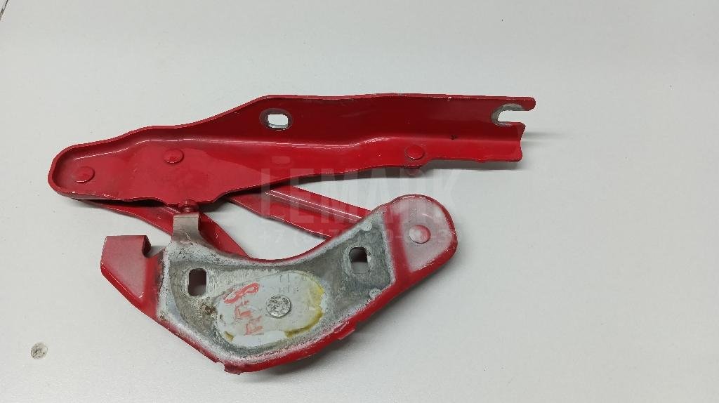 Петля капота левая