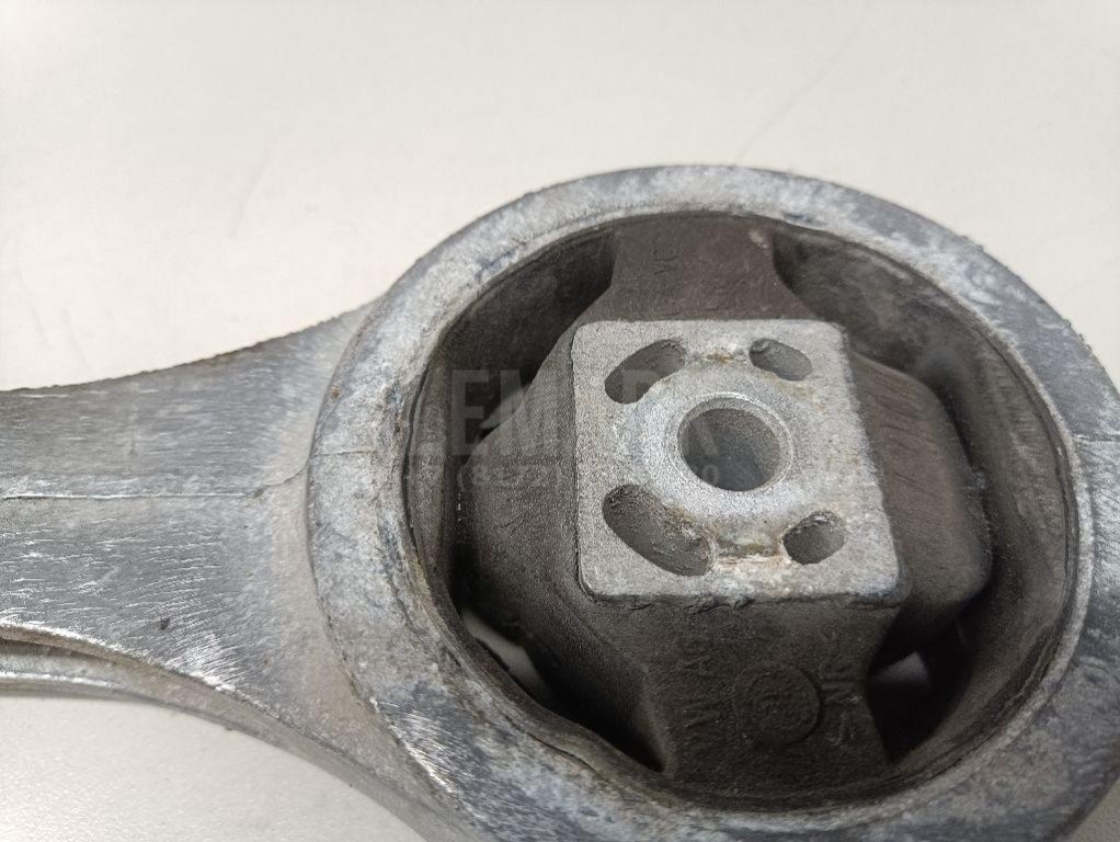 Опора двигателя задняя