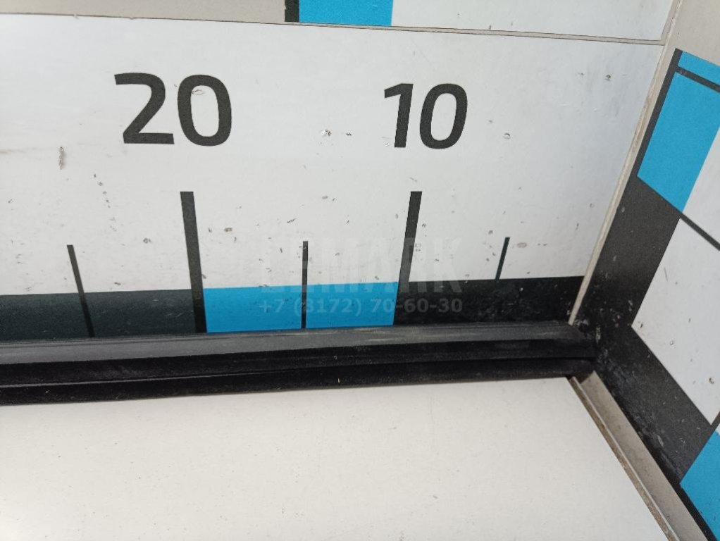 Уплотнитель стекла двери