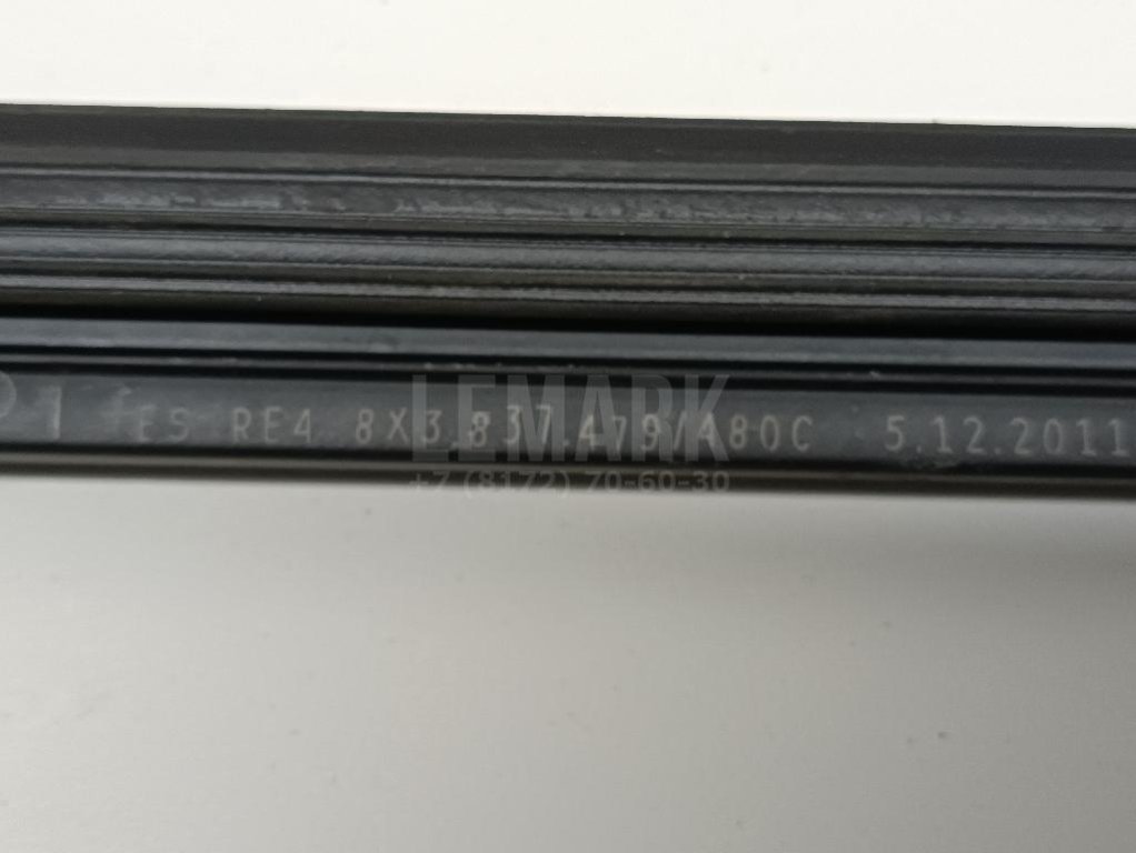 Уплотнитель стекла двери