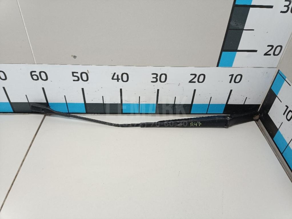 Поводок стеклоочистителя передний правый