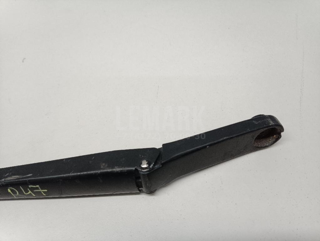 Поводок стеклоочистителя передний правый