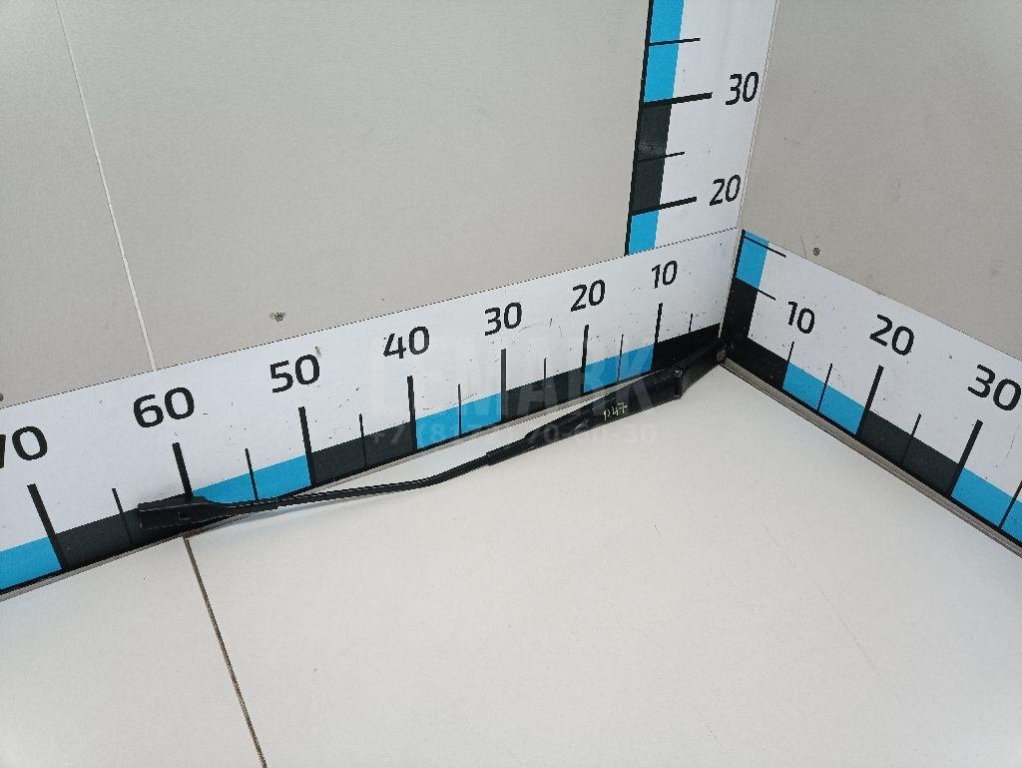 Поводок стеклоочистителя передний правый