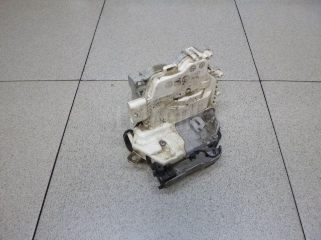 Замок двери задней левой