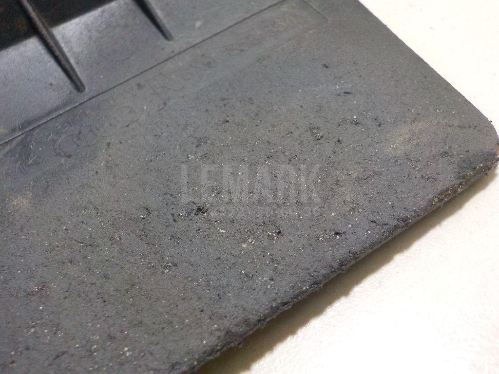 Брызговик задний правый