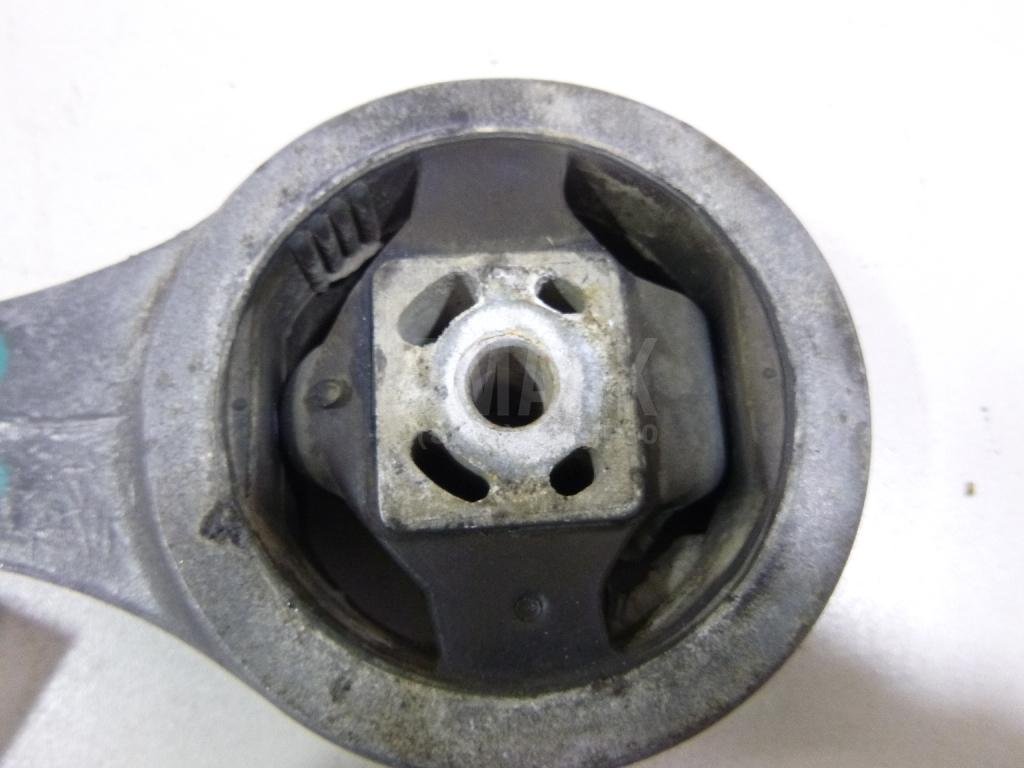 Опора двигателя задняя