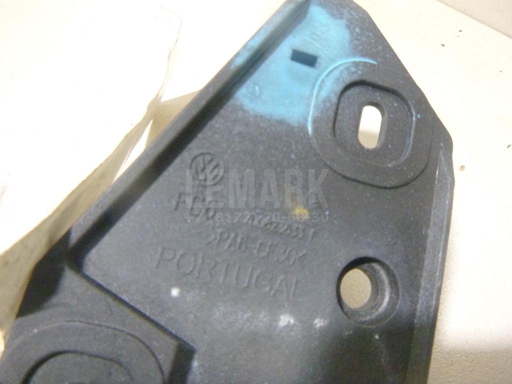 Кронштейн ручки открывания капота