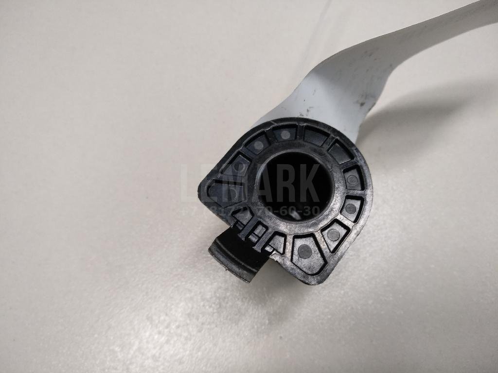 Болт крепления запасного колеса