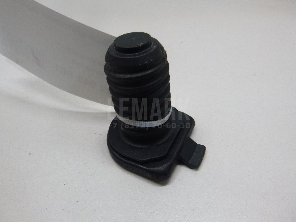 Болт крепления запасного колеса