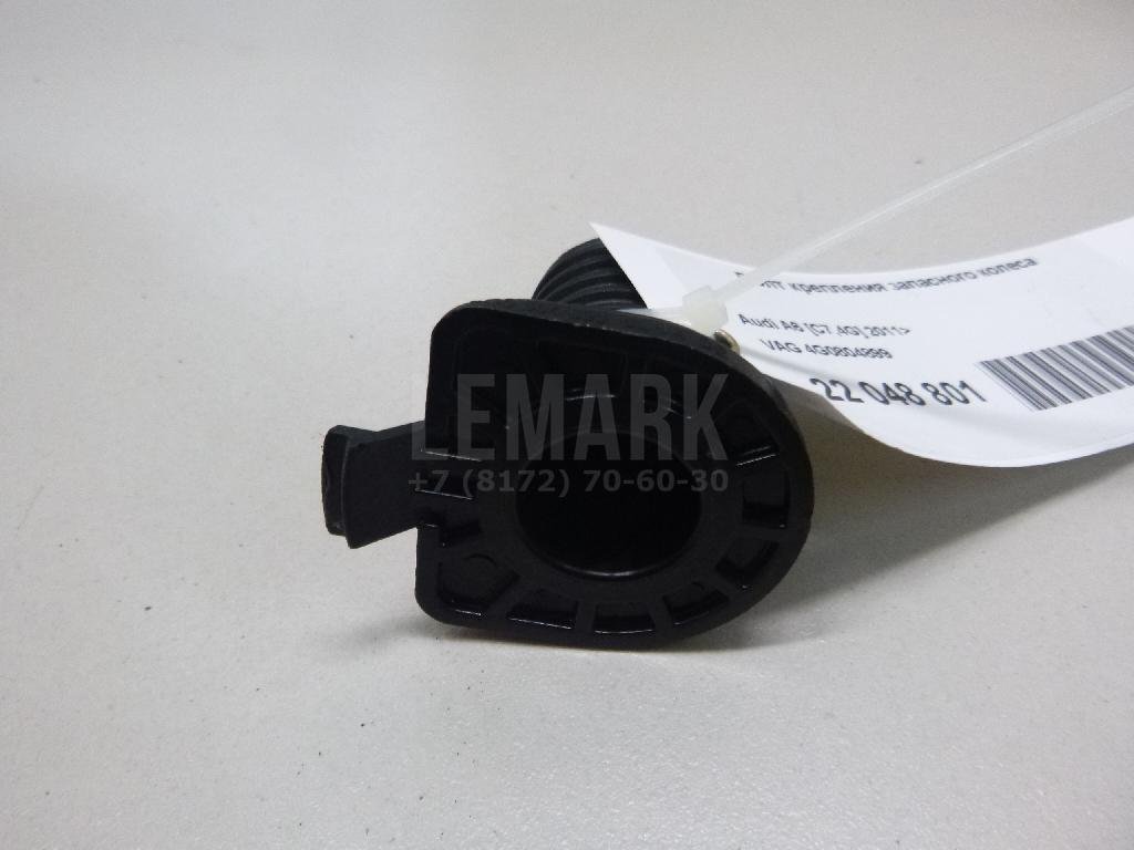 Болт крепления запасного колеса