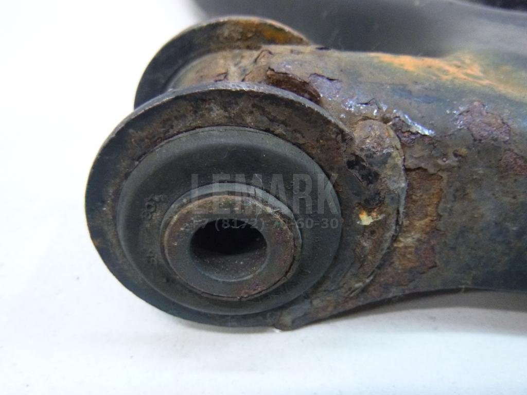 Рычаг передний левый