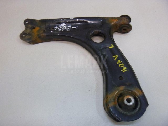 Рычаг передний левый